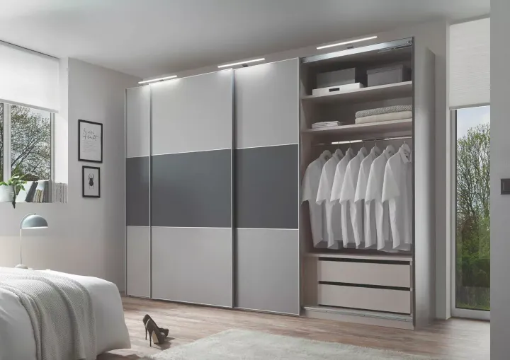 Includo von Staud | Kleiderschrank