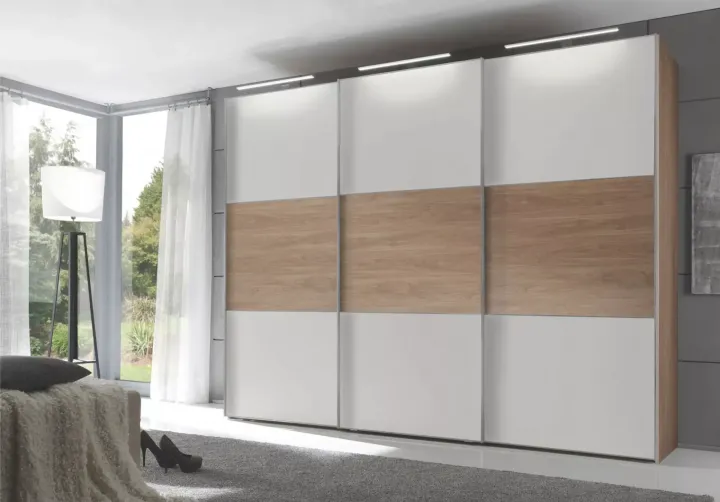 Includo von Staud | Kleiderschrank