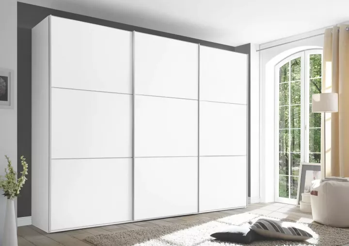 Includo von Staud | Kleiderschrank