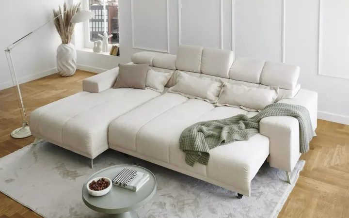 Sunny von Iwaniccy | Sofas & Couches