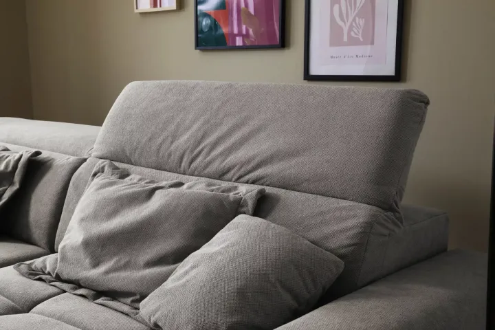 Brook von Iwaniccy | Sofas & Couches