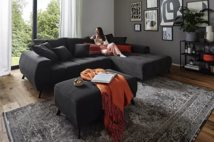 Abby von Iwaniccy | Sofas & Couches